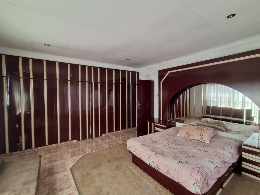 5 Bedroom Property for Sale in Manzil Park North West